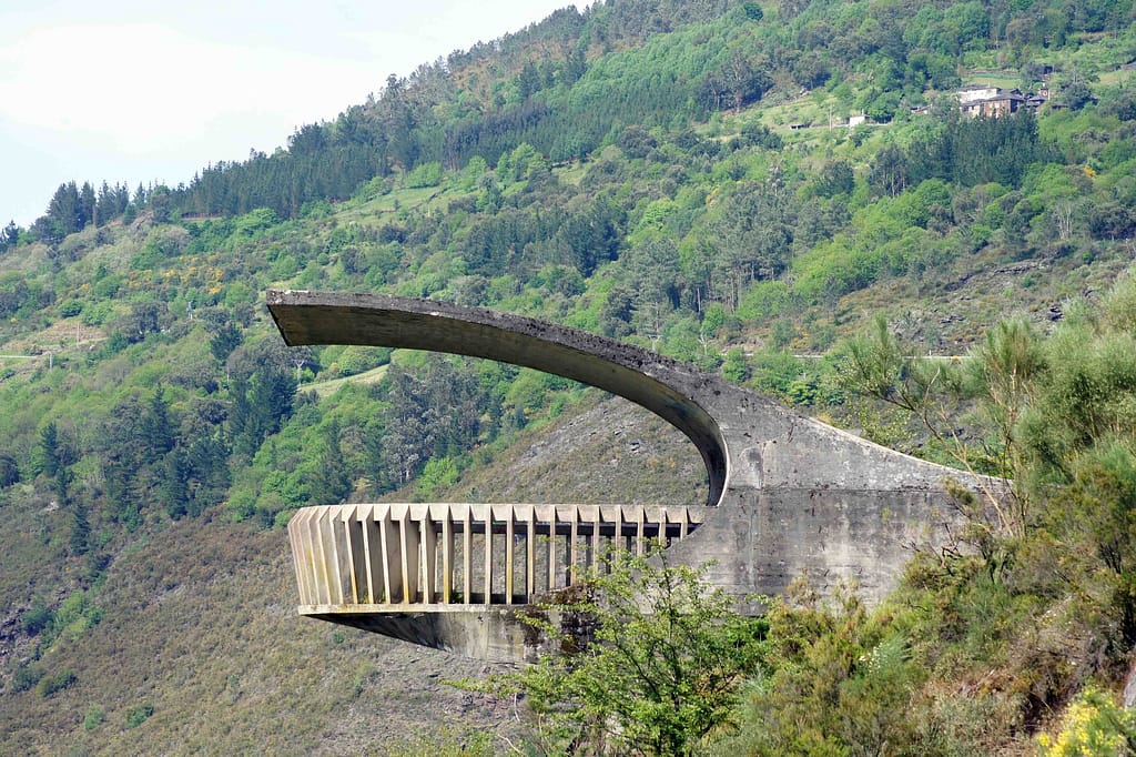 Hanging viewpoint of Embalse de Salime, also called Whale's Mouth