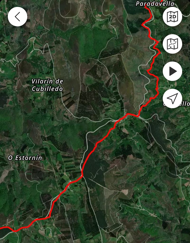 Camino footpath (red) going parallel to the LU-530 highway (white)